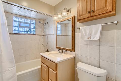 1049 Irwin Ave, Des Plaines, IL 60018 photo 14