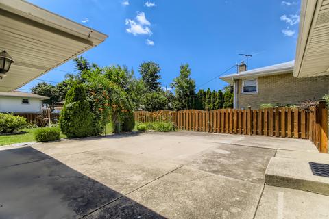 1049 Irwin Ave, Des Plaines, IL 60018 photo 21
