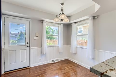 1049 Irwin Ave, Des Plaines, IL 60018 photo 7