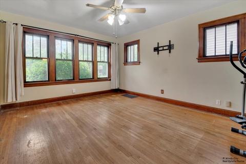 348 Mcclure Ave, Elgin, IL 60123 photo 3
