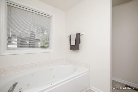 1135 Litchfield Ln, Bartlett, IL 60103 photo 18