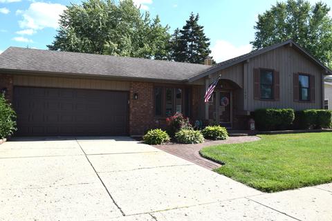 1865 Kingman Dr, Elgin, IL 60123 photo 2