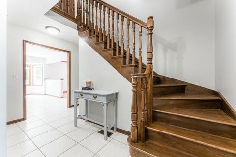 1545 Charlemagne Dr, Hoffman Estates, IL 60192 photo 3
