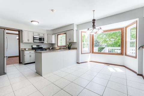 1545 Charlemagne Dr, Hoffman Estates, IL 60192 photo 9