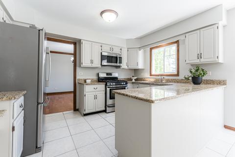 1545 Charlemagne Dr, Hoffman Estates, IL 60192 photo 11