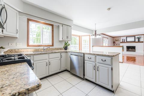 1545 Charlemagne Dr, Hoffman Estates, IL 60192 photo 12