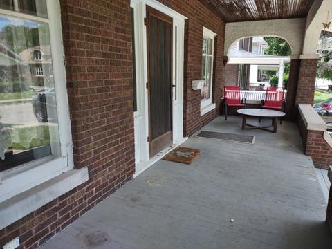 1024 S Maple Ave, Freeport, IL 61032 photo 2