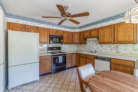 24 White Oak Ln, Elgin, IL 60123 photo 3