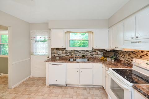 712 Angela Dr, Normal, IL 61761 photo 9