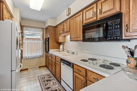 828 Delles Rd, Wheaton, IL 60189 photo 4