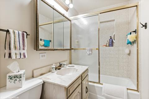 828 Delles Rd, Wheaton, IL 60189 photo 14