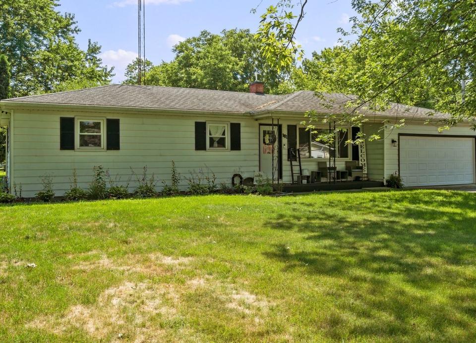  901 N Center St, Braidwood, IL 60408 photo 2