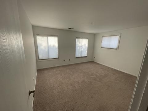 5 Creekside Cir #D, Elgin, IL 60123 photo 6