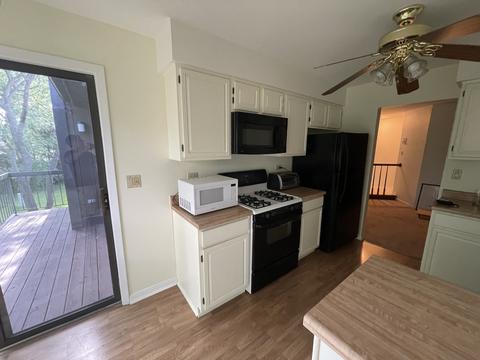 5 Creekside Cir #D, Elgin, IL 60123 photo 13