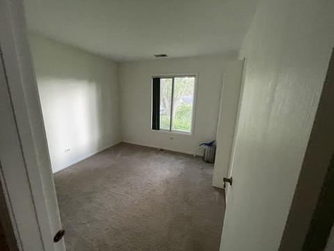 5 Creekside Cir #D, Elgin, IL 60123 photo 9