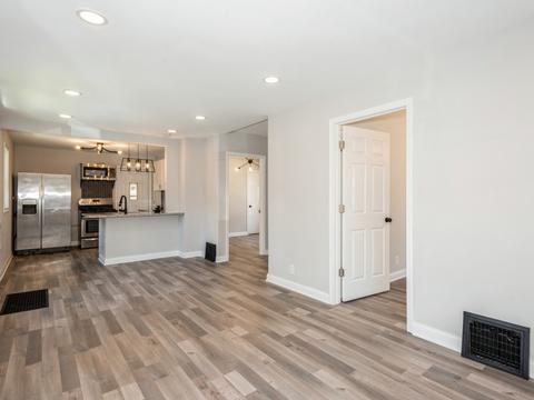 322 Trask St, Aurora, IL 60505 photo 3