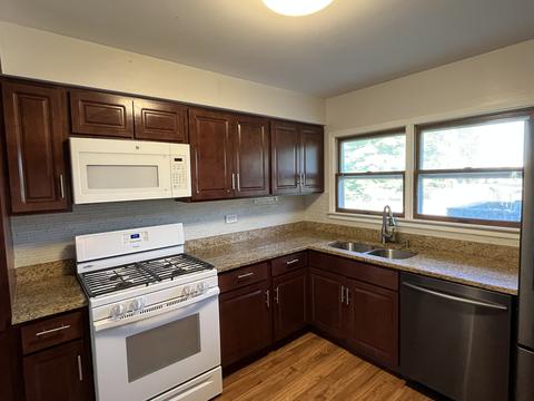 49 Saint Armand Ln, Wheeling, IL 60090 photo 3