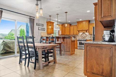 2807 Stevenson Dr, Bloomington, IL 61704 photo 9