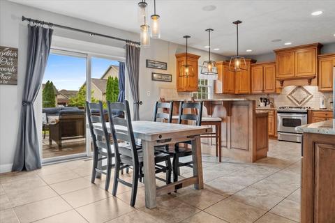 2807 Stevenson Dr, Bloomington, IL 61704 photo 5