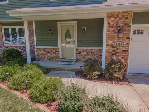 1310 Heritage Rd E, Normal, IL 61761 photo 4