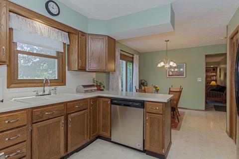 1310 Heritage Rd E, Normal, IL 61761 photo 14