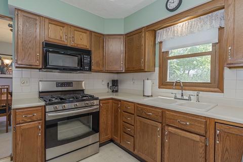 1310 Heritage Rd E, Normal, IL 61761 photo 15
