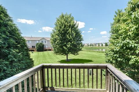 2369 Lundquist Dr, Aurora, IL 60503 photo 2