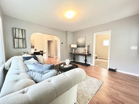 816 E Benton St, Aurora, IL 60505 photo 10