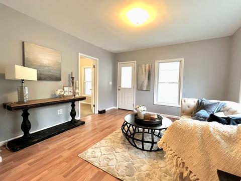 816 E Benton St, Aurora, IL 60505 photo 7