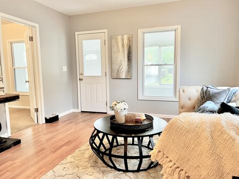 816 E Benton St, Aurora, IL 60505 photo 11