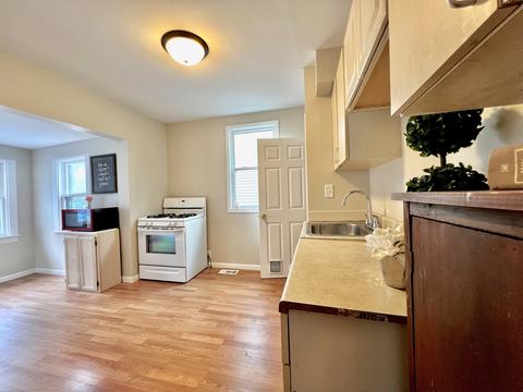 816 E Benton St, Aurora, IL 60505 photo 5
