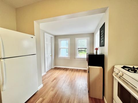 816 E Benton St, Aurora, IL 60505 photo 4
