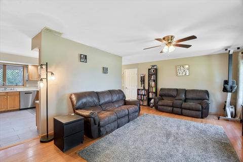104 Colonial Dr, Onarga, IL 60955 photo 3