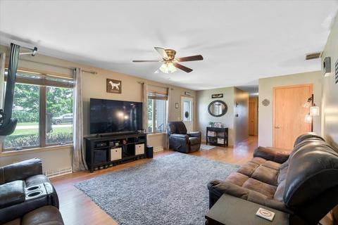 104 Colonial Dr, Onarga, IL 60955 photo 4
