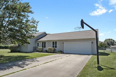 104 Colonial Dr, Onarga, IL 60955 photo 2