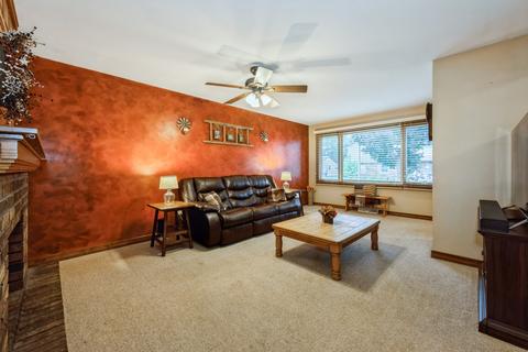 1910 Monday Dr, Elgin, IL 60123 photo 4
