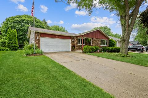 1910 Monday Dr, Elgin, IL 60123 photo 2