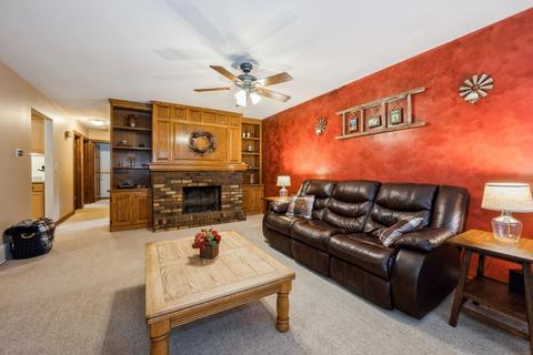 1910 Monday Dr, Elgin, IL 60123 photo 3