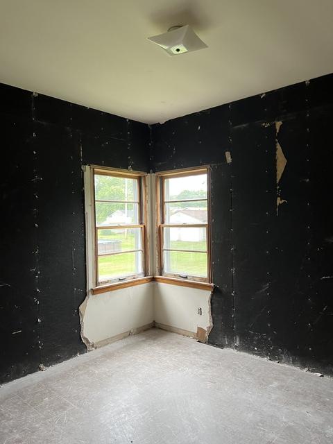 203 E 5th St, Gilman, IL 60938 photo 9