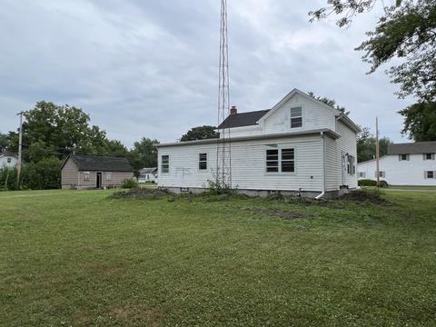 203 E 5th St, Gilman, IL 60938 photo 2