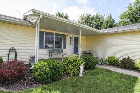 108 S Gadwall Ln, Downs, IL 61736 photo 2
