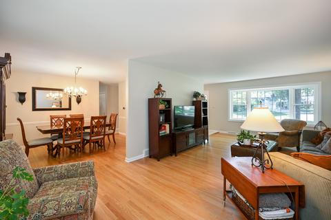 1576 Surrey Dr, Wheaton, IL 60189 photo 6