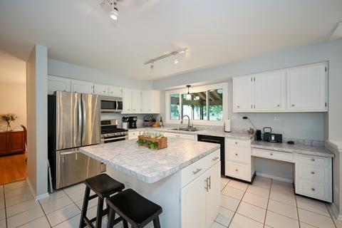 1576 Surrey Dr, Wheaton, IL 60189 photo 9