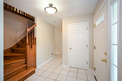 1576 Surrey Dr, Wheaton, IL 60189 photo 4