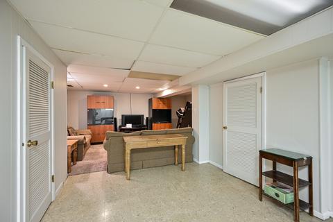 1576 Surrey Dr, Wheaton, IL 60189 photo 22