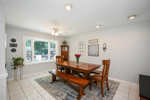 1576 Surrey Dr, Wheaton, IL 60189 photo 11