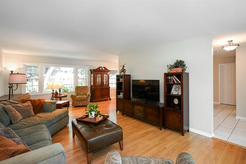 1576 Surrey Dr, Wheaton, IL 60189 photo 5