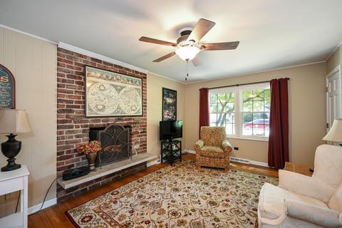 1576 Surrey Dr, Wheaton, IL 60189 photo 12