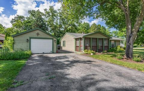 2220 Manor Ln, Mchenry, IL 60051 photo 2