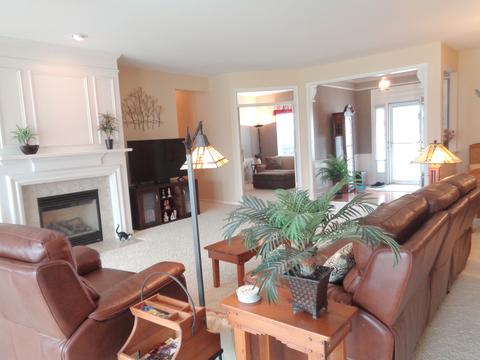 643 Tuscan View Dr, Elgin, IL 60124 photo 5